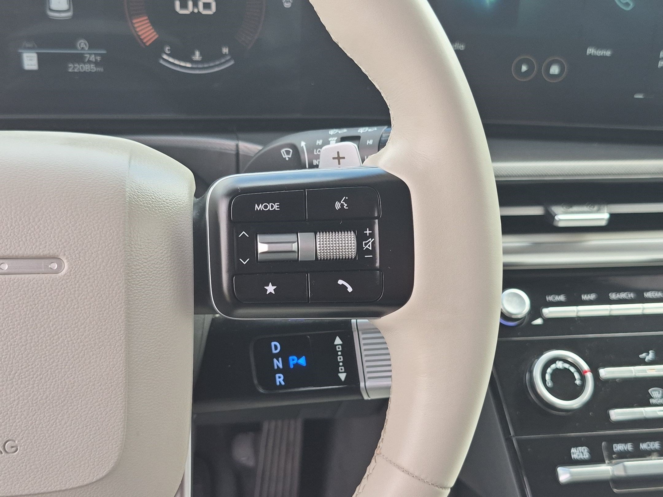 Used 2025 Serenity White Hyundai SE image 19
