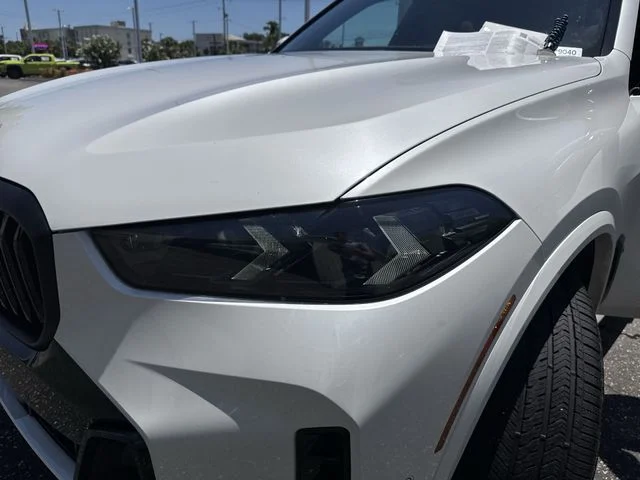 Used 2024 White BMW xDrive40i image 32