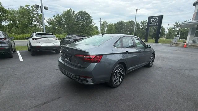 Used 2022 Gray Volkswagen 1.5T SEL image 5