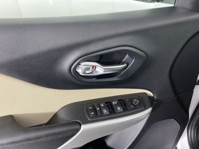 Used 2017 White Jeep Sport image 12