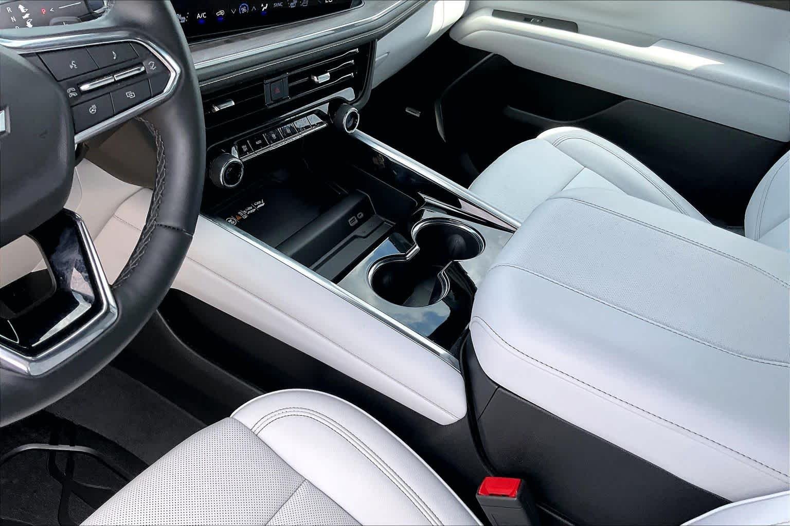 2025 Chevrolet Tahoe Premier - Photo 16