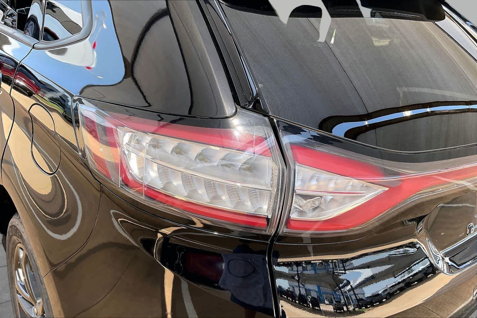 Used 2018 Shadow Black Ford SEL image 27