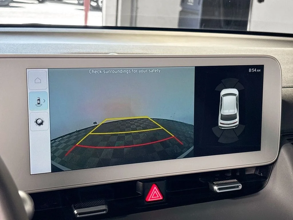 Used 2023 White Hyundai SEL image 17