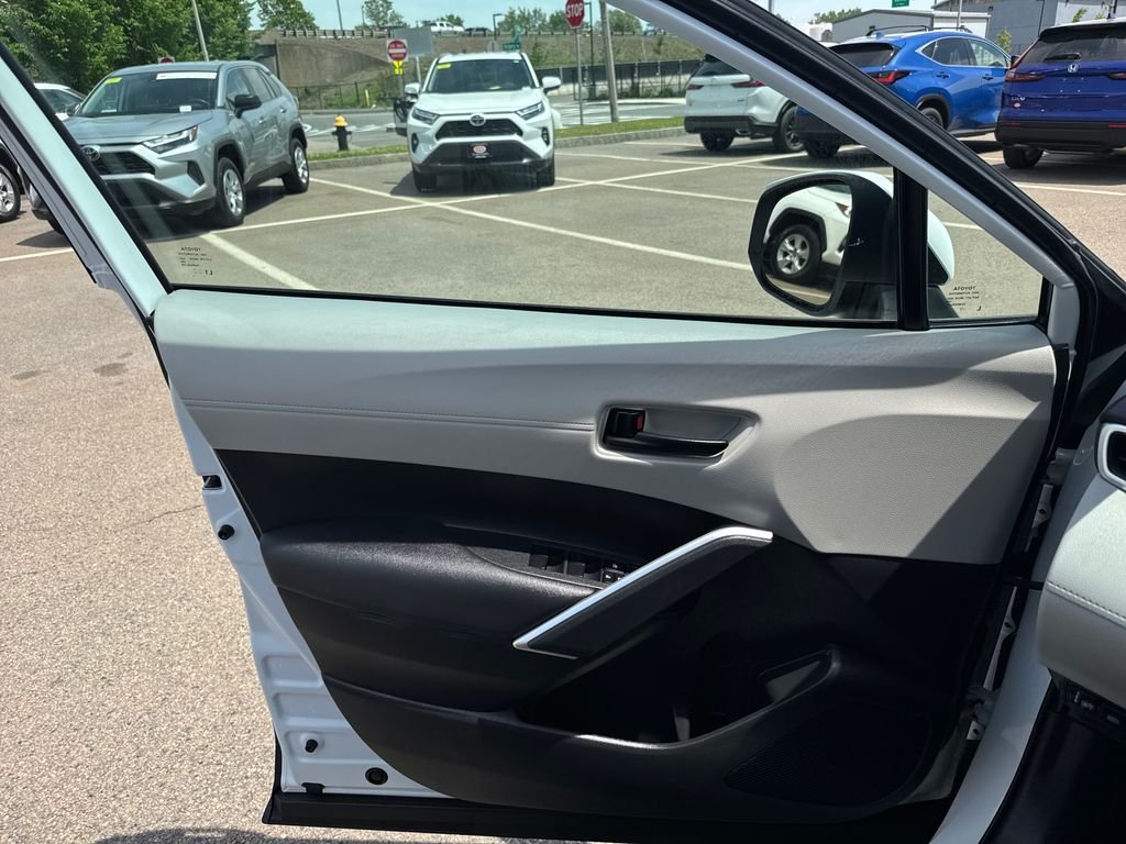Used 2023 Off-white Toyota LE image 35