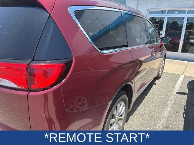 Used 2017 Red Chrysler Touring L image 4