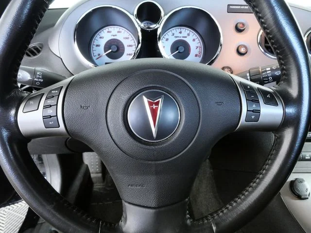 Used 2006 Black Pontiac Base image 20