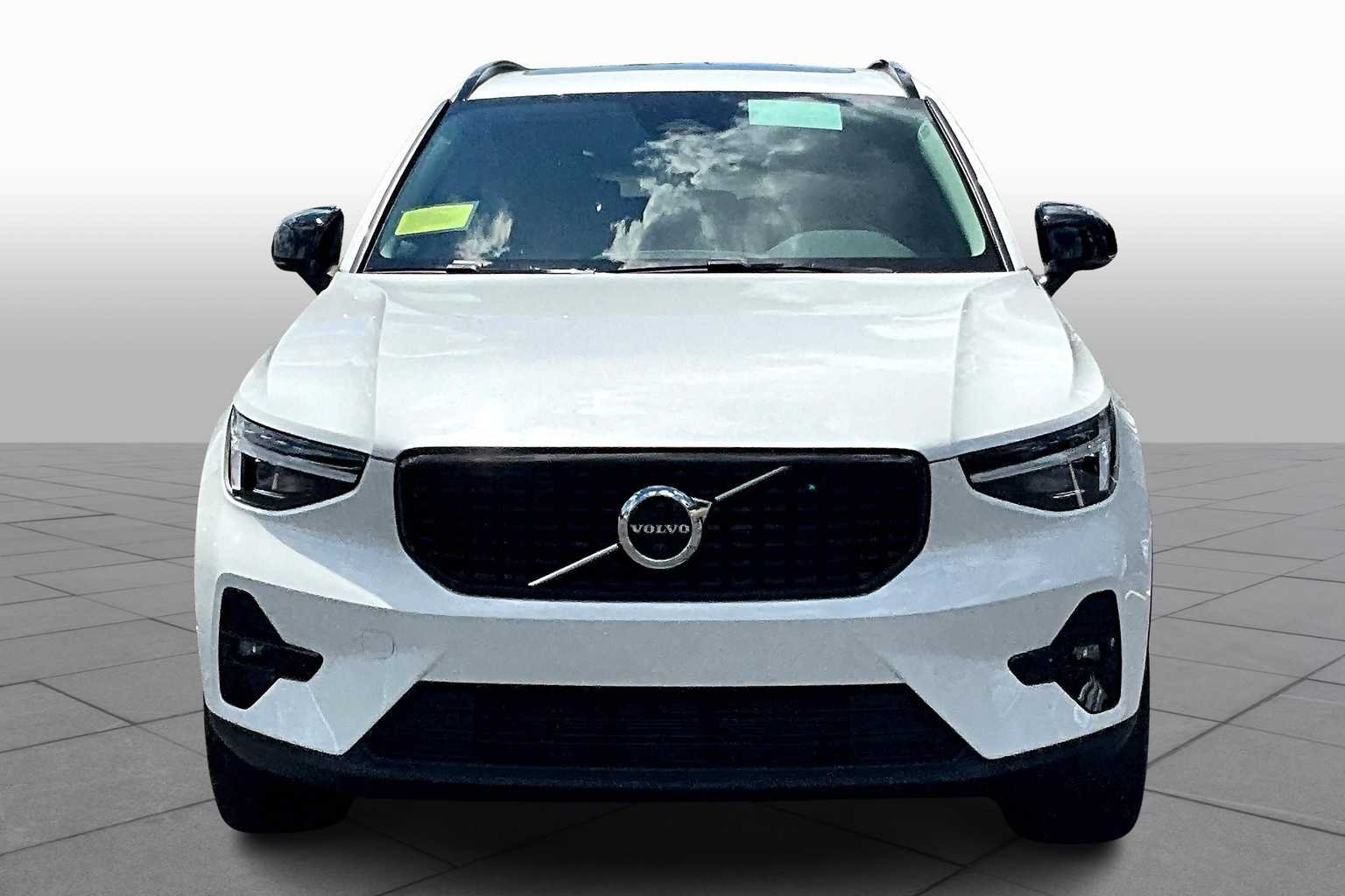 2026 Volvo XC40 Plus - Photo 2