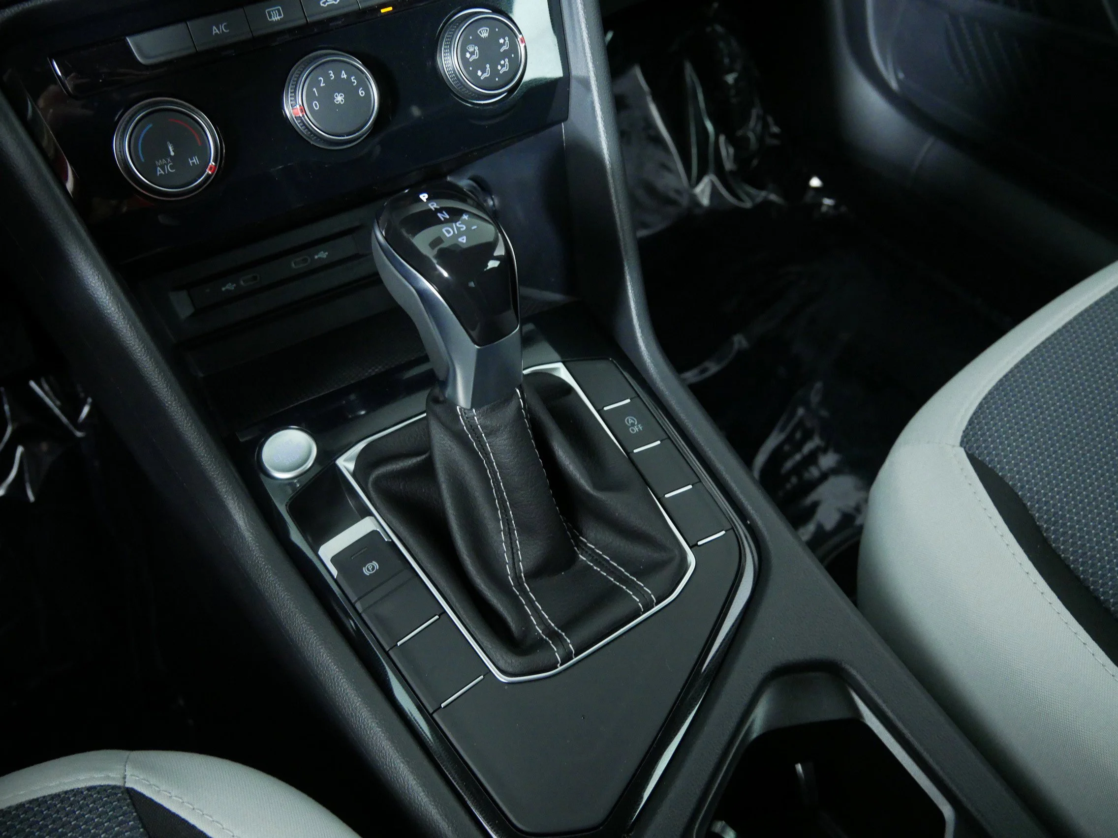 New 2026 Deep Black Pearl Volkswagen S image 24