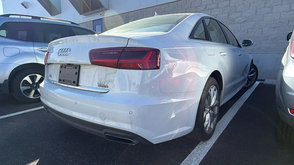 Used 2018  Audi 3.0T Premium Plus image 2