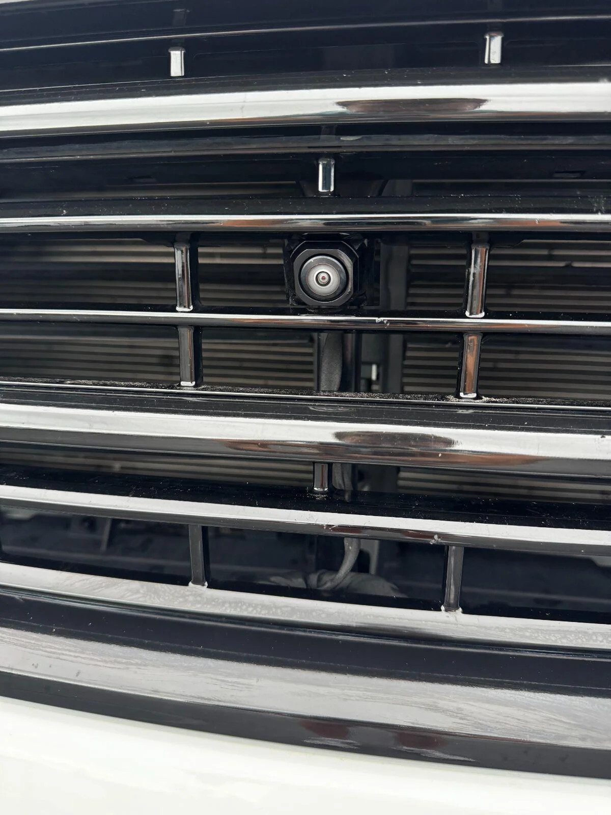 Used 2025 Summit White GMC Elevation image 10