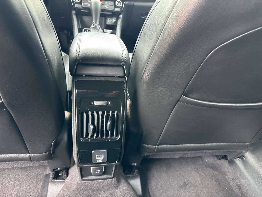 Used 2023 Silver Jeep Limited image 13