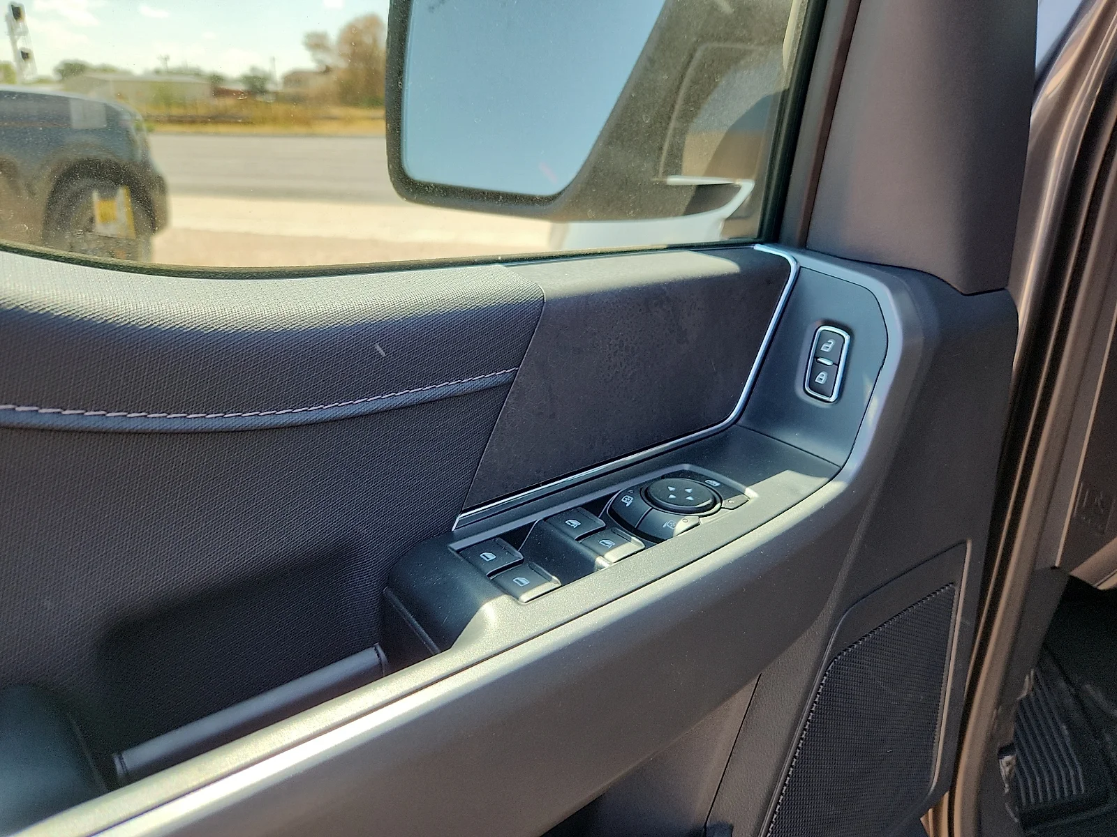New 2026 Carbonized Gray Metallic Ford XLT image 15
