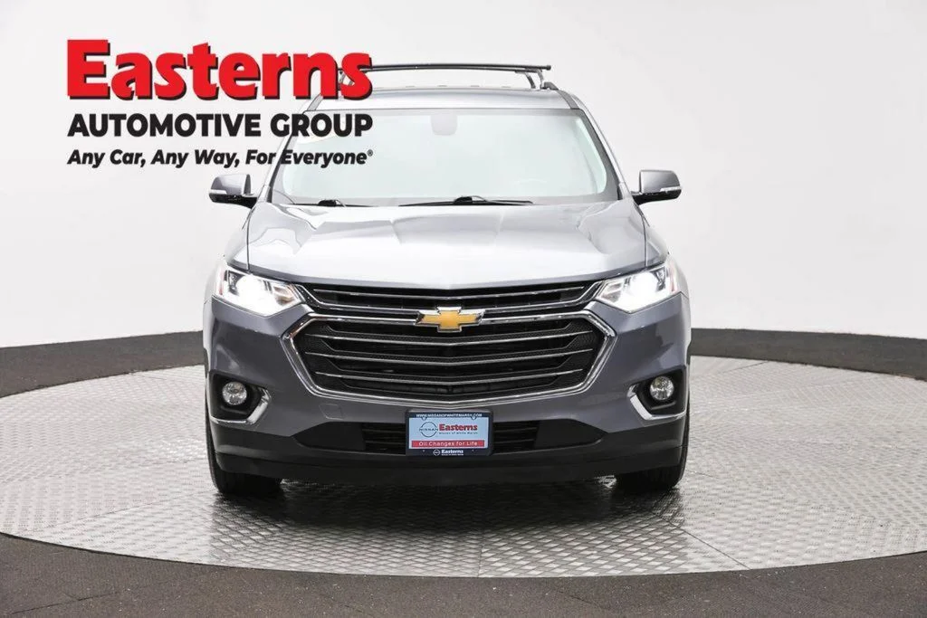 Used 2018 Gray Chevrolet 3LT image 2