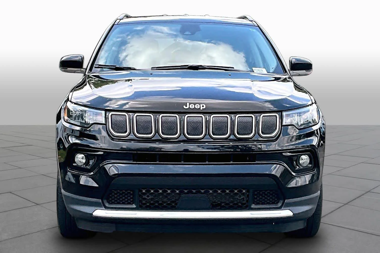 Used 2022 Diamond Black Crystal Pearlcoat Jeep Limited image 4