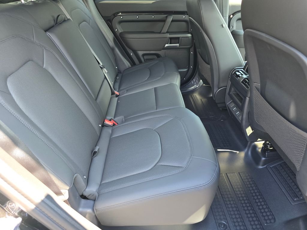 New 2026 Santorini Black Land Rover X-Dynamic SE image 13
