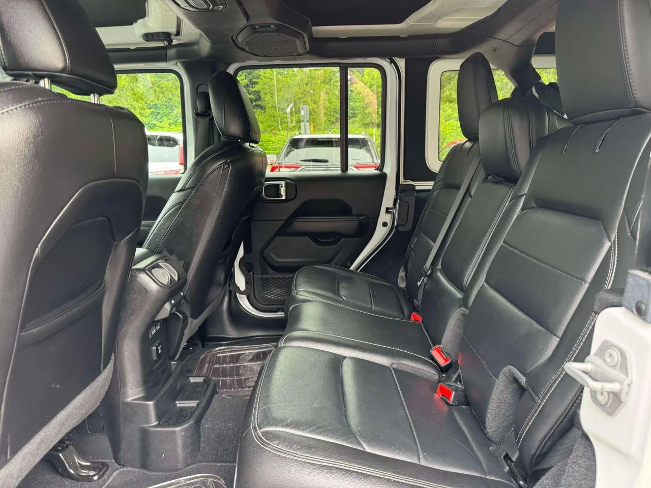 Used 2020 Bright White Clearcoat Jeep Sahara 4x4 image 16