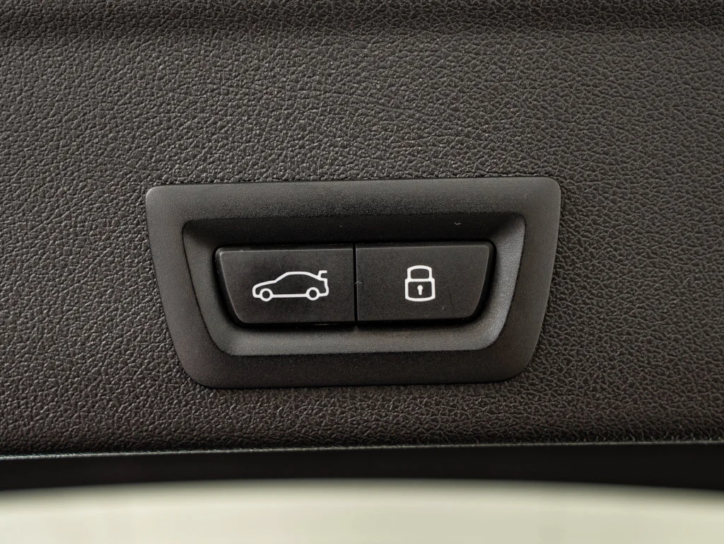Used 2024 Skyscraper Gray Metallic BMW M60i image 21