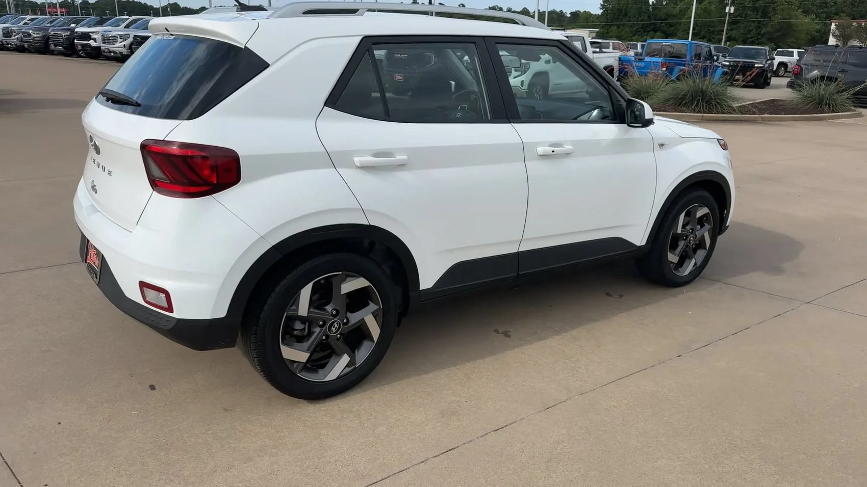 Used 2025 Lunar White Hyundai SEL image 8