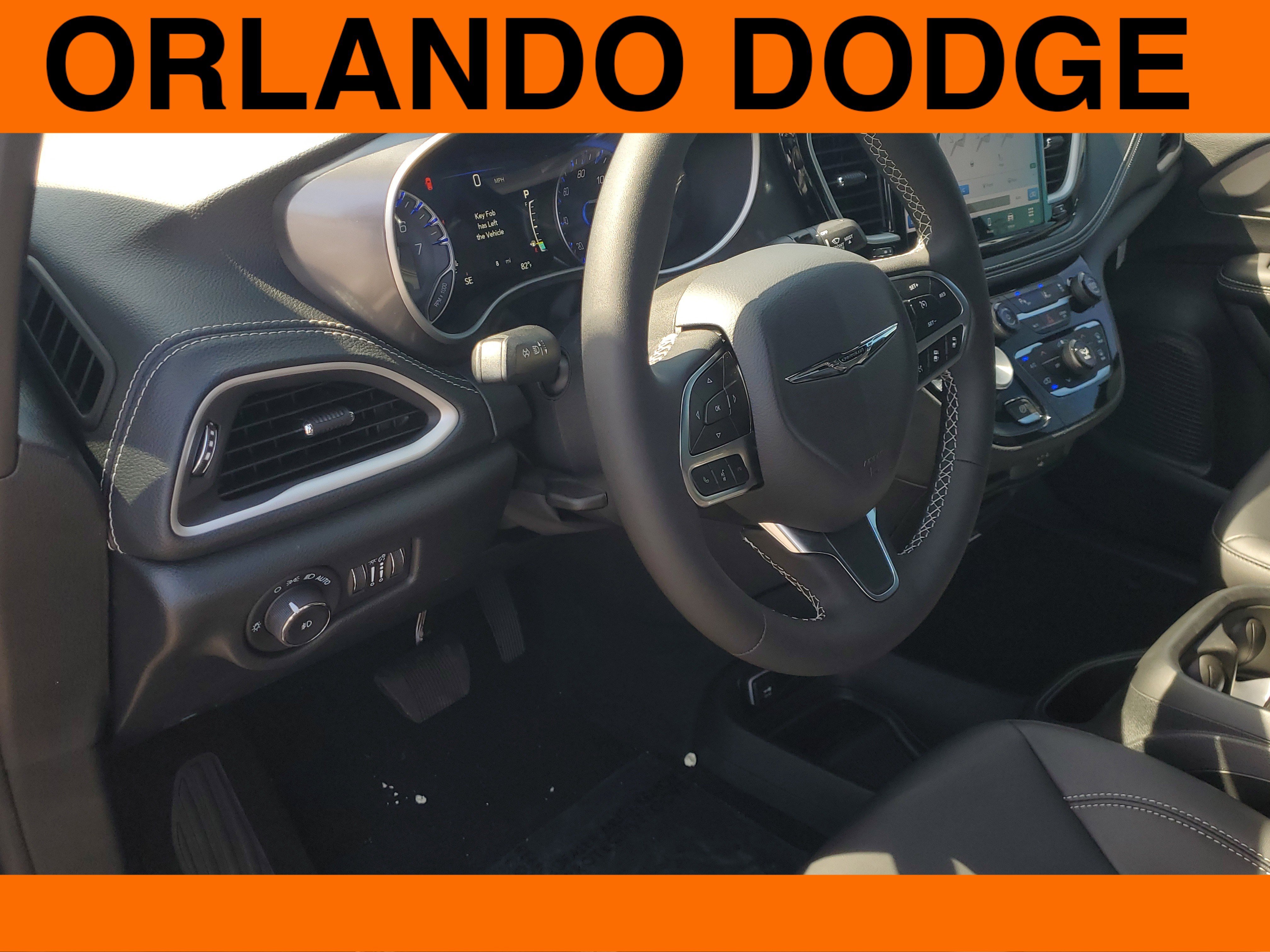 2026 Chrysler Pacifica photo 4