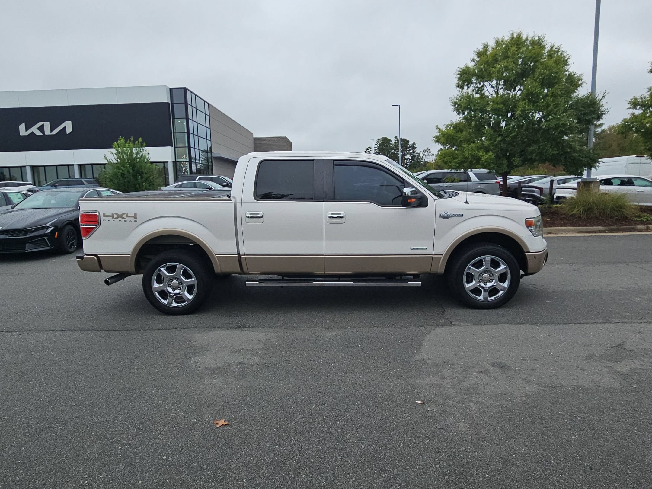 Used 2013 White Platinum Metallic Tri-Coat Ford King Ranch image 15