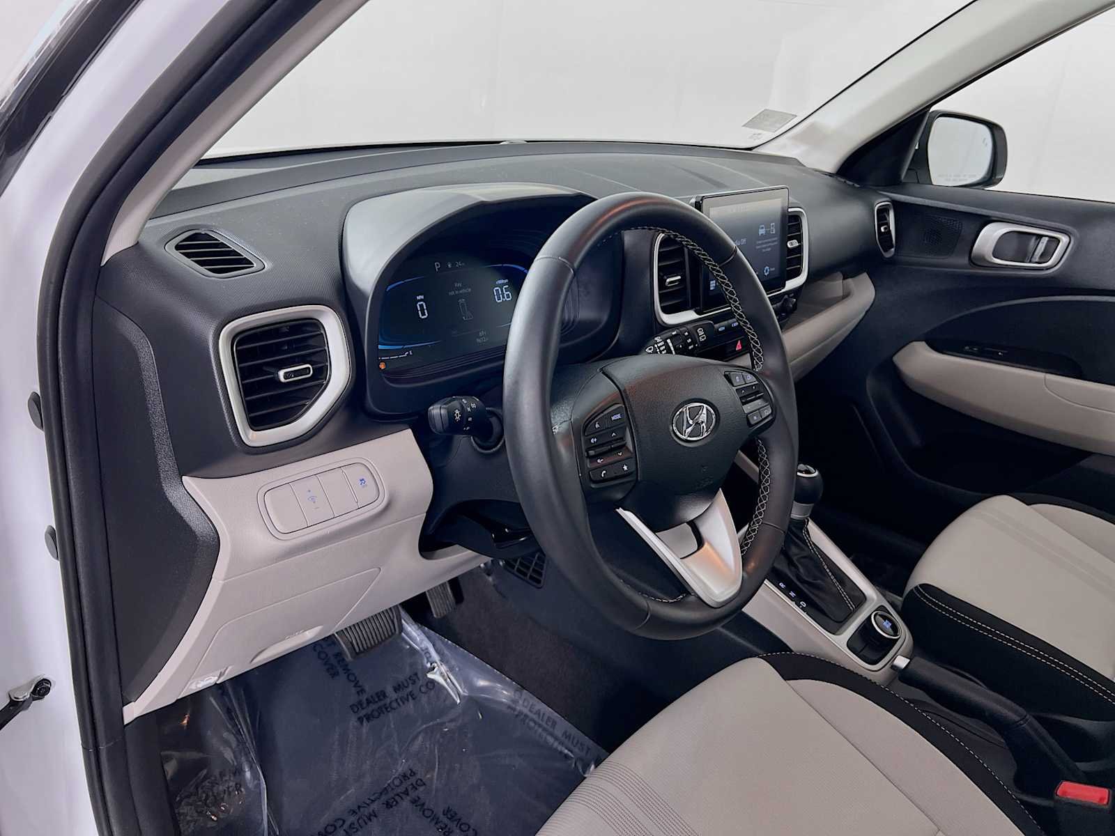 Used 2025 Lunar White Hyundai SEL image 9