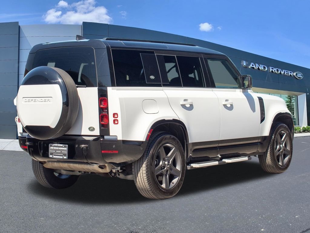 Used 2023 White Land Rover X-Dynamic SE image 4