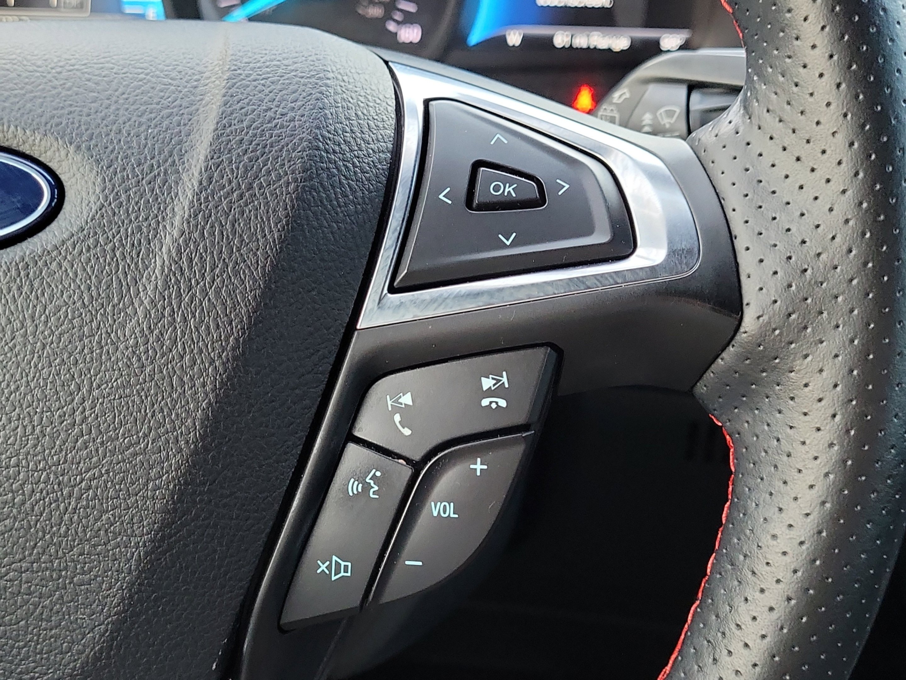 Used 2022 Black Metallic Ford ST Line image 31