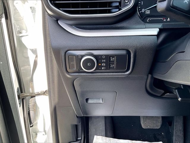 Used 2023 White Ford XLT image 27