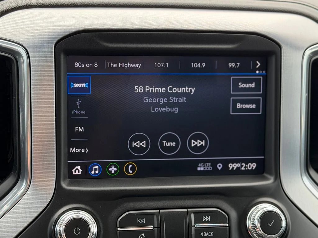 Used 2022 White GMC Elevation image 14