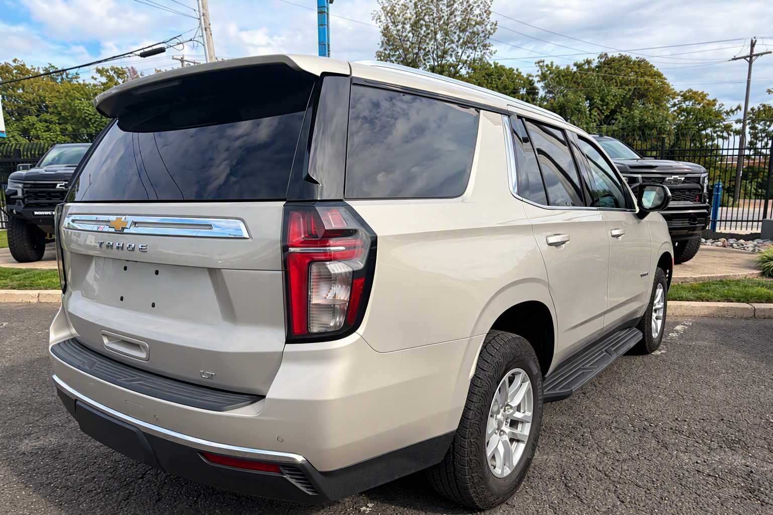 Used 2021 EMPIRE BEIGE METALLIC Chevrolet LT image 5
