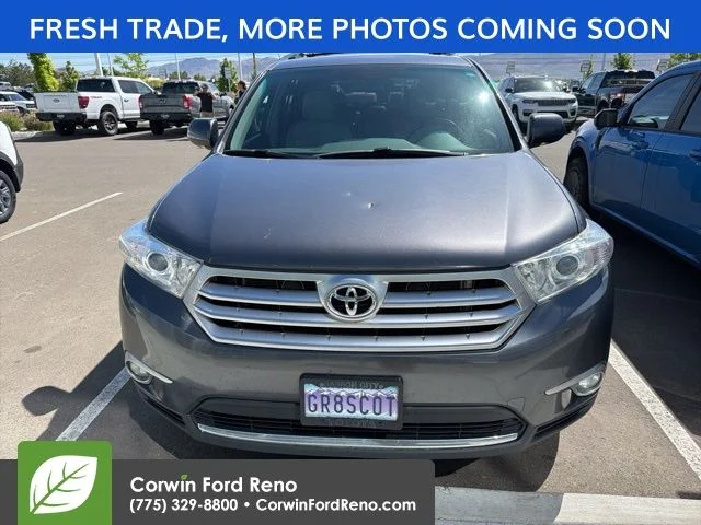 Used 2011 Gray Toyota Limited image 2