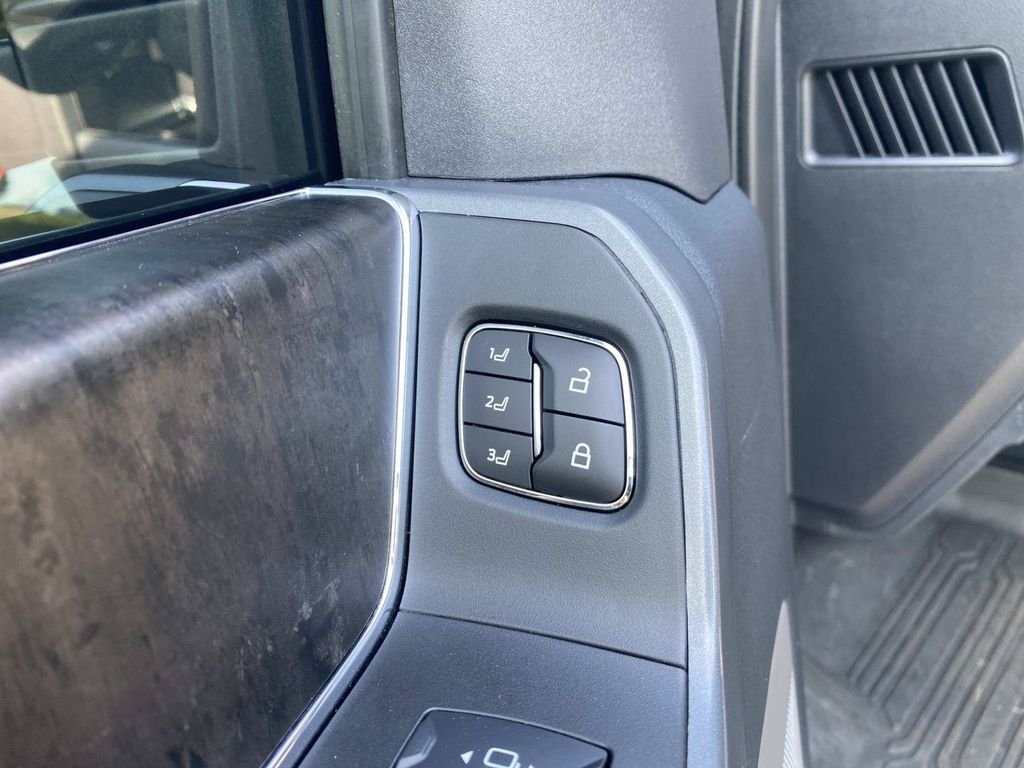 Used 2023 Agate Black Metallic Ford Lariat image 19