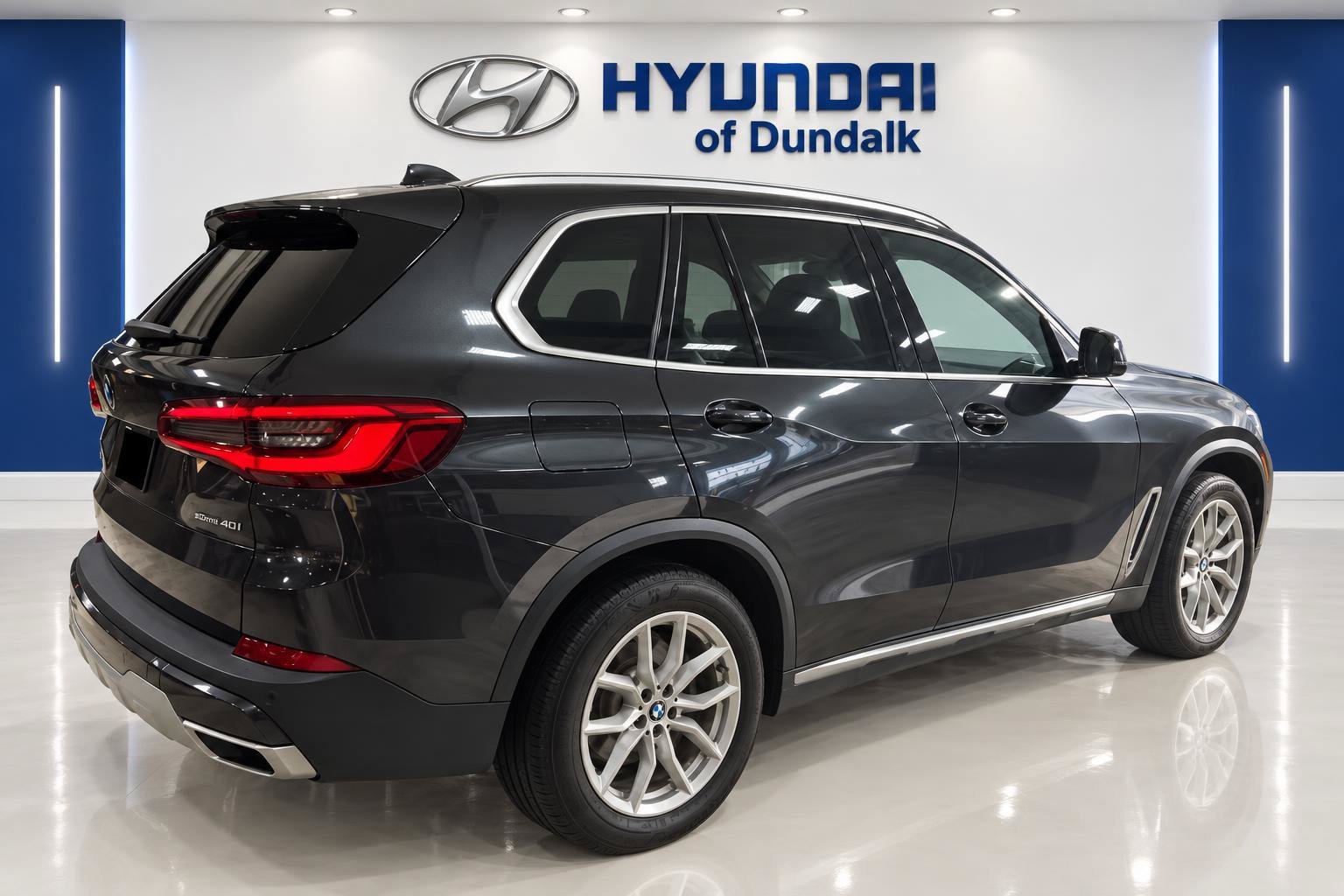 Used 2020 Gray BMW sDrive40i image 4