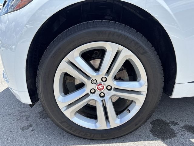Used 2019 White Jaguar 20d R-Sport image 10