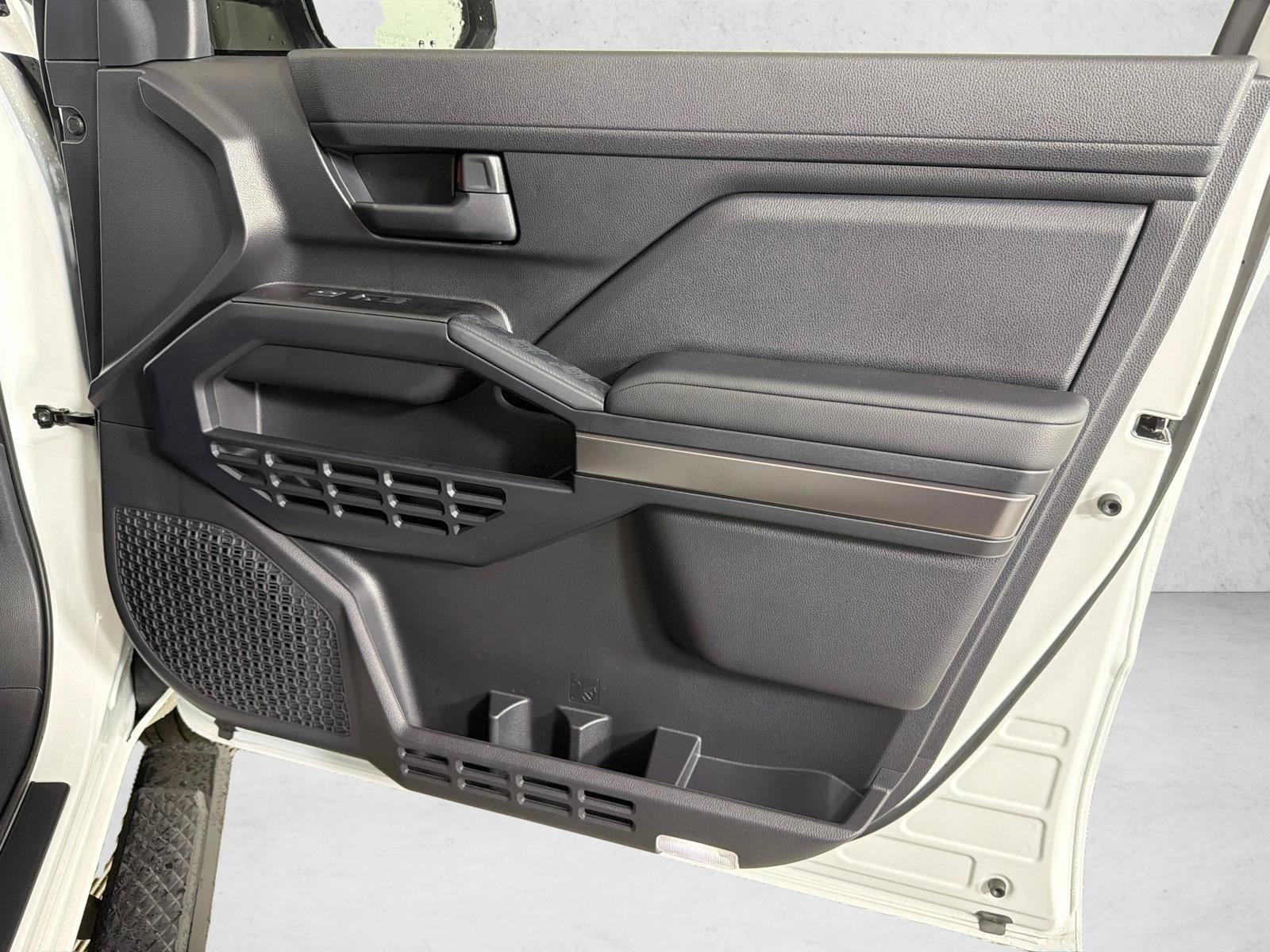 Used 2025 Ice Cap Toyota SR5 image 14