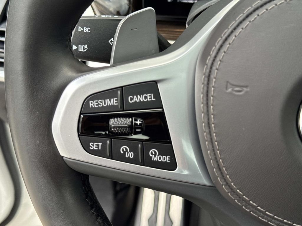 Used 2024 White BMW xDrive40i image 30