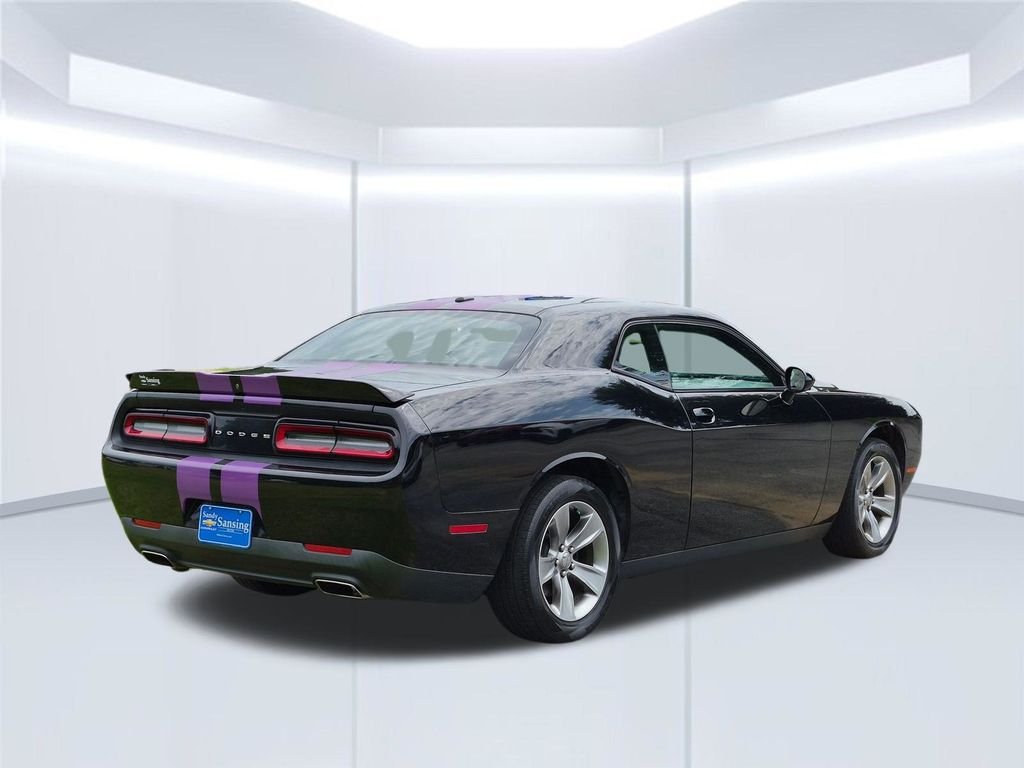 Used 2019 Black Dodge SXT image 6