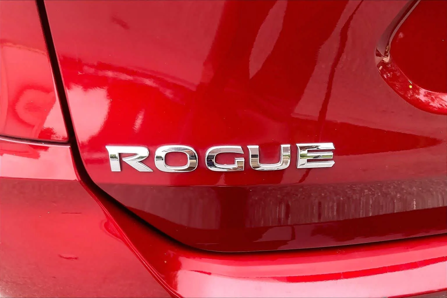 Used 2020 Scarlet Ember Tintcoat Nissan SV image 32
