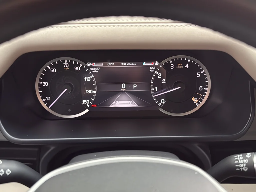 Used 2023 Gray Land Rover X-Dynamic SE image 22