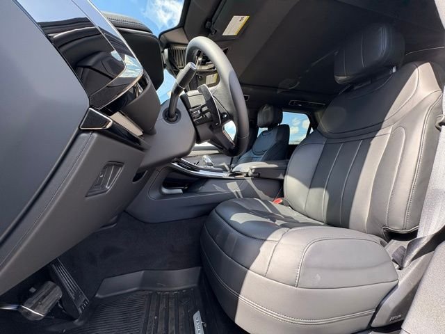 New 2026 Ostuni Pearl White Land Rover Dynamic SE image 15