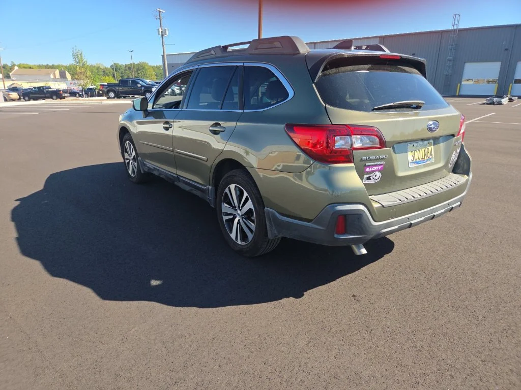 Used 2018 Green Subaru 2.5i image 11