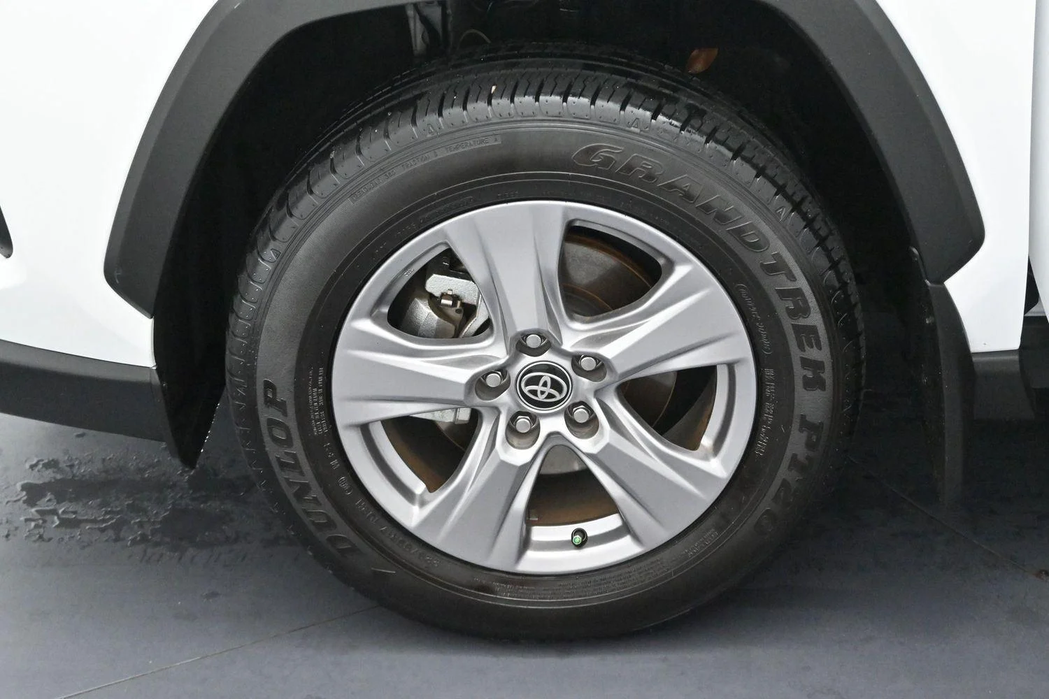 Used 2025 White Toyota XLE image 34