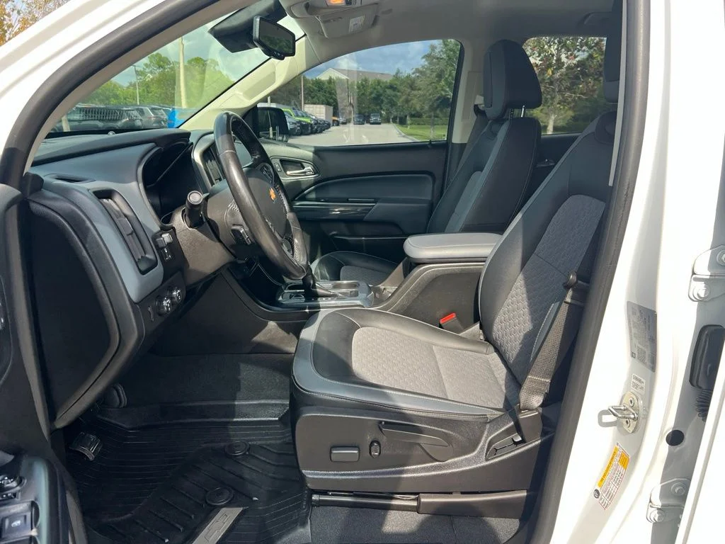 Used 2021 White Chevrolet Z71 image 24