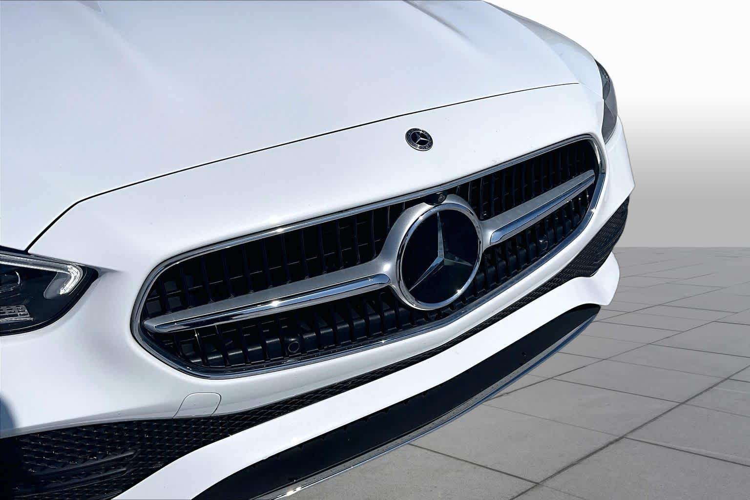 Used 2024 MANUFAKTUR Moonlight White Metallic Mercedes-Benz C 300 image 29