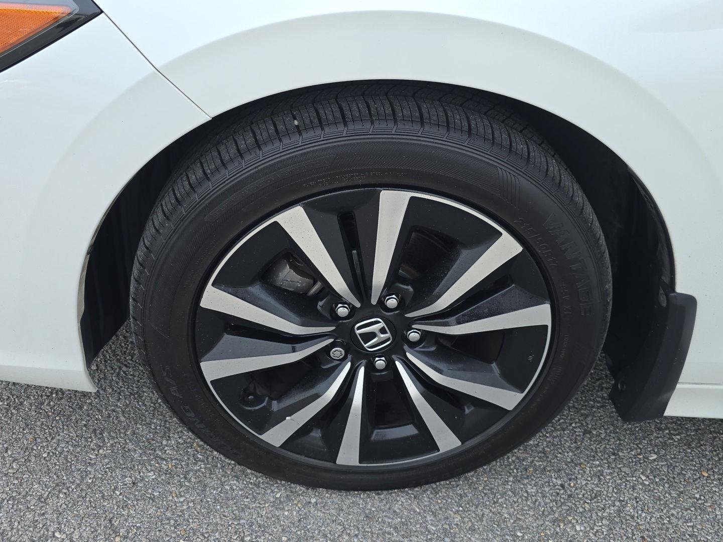 Used 2022 Platinum White Pearl Honda EX image 20