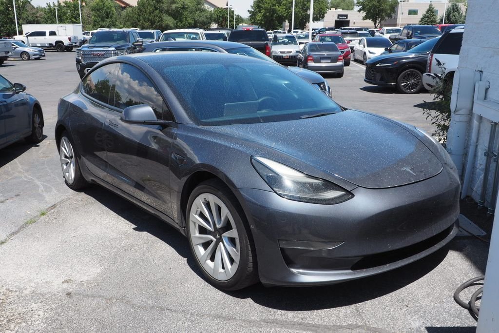 2022 Tesla Model 3 Standard Range Plus's photo