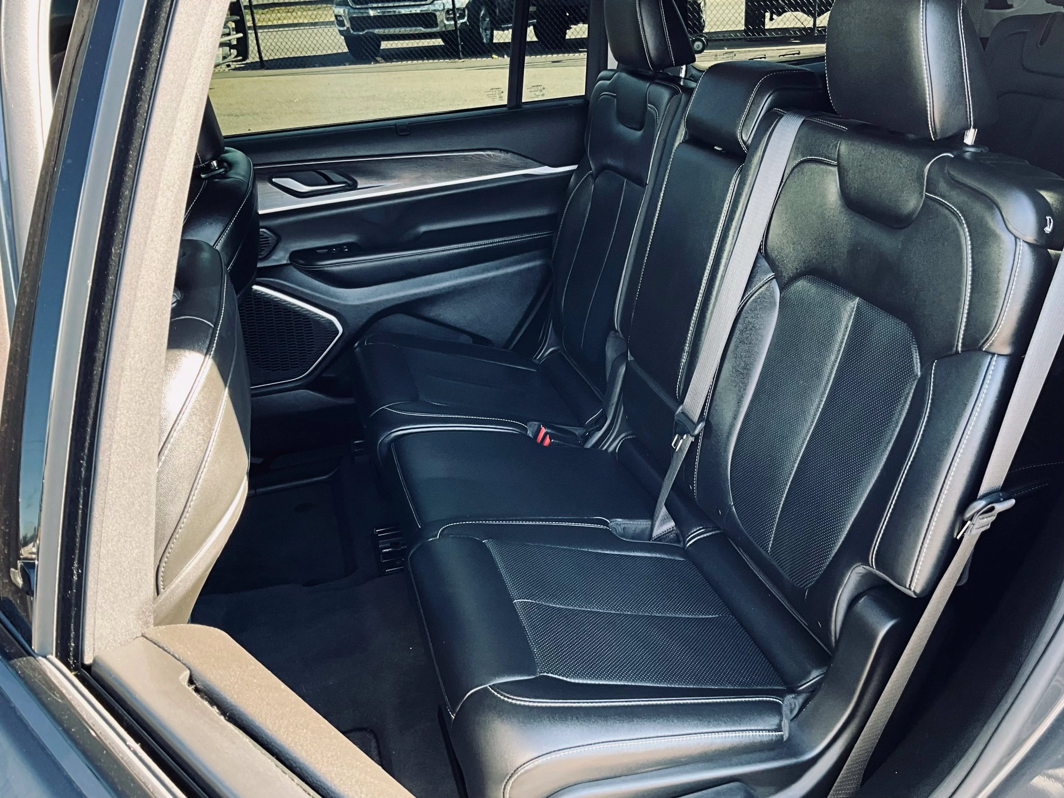 Used 2023 Gray Jeep Limited image 25