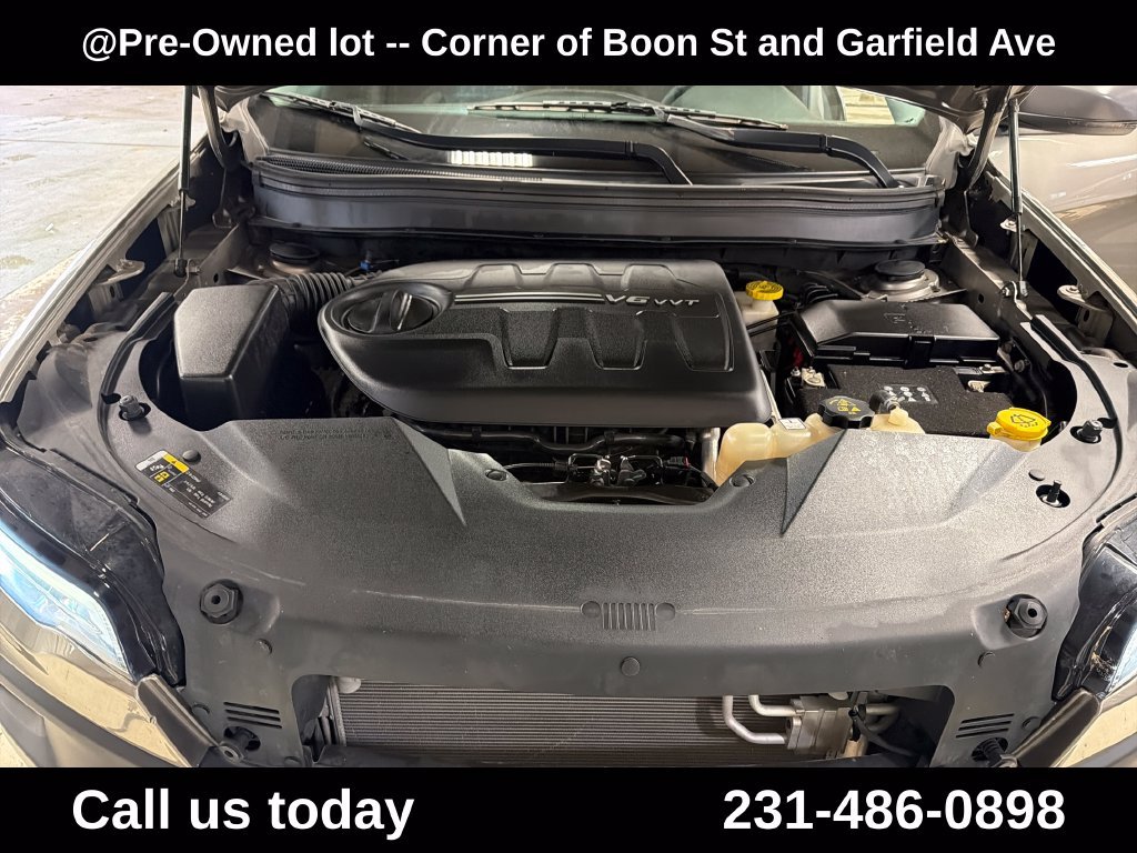 Used 2019 Beige Jeep Trailhawk image 10