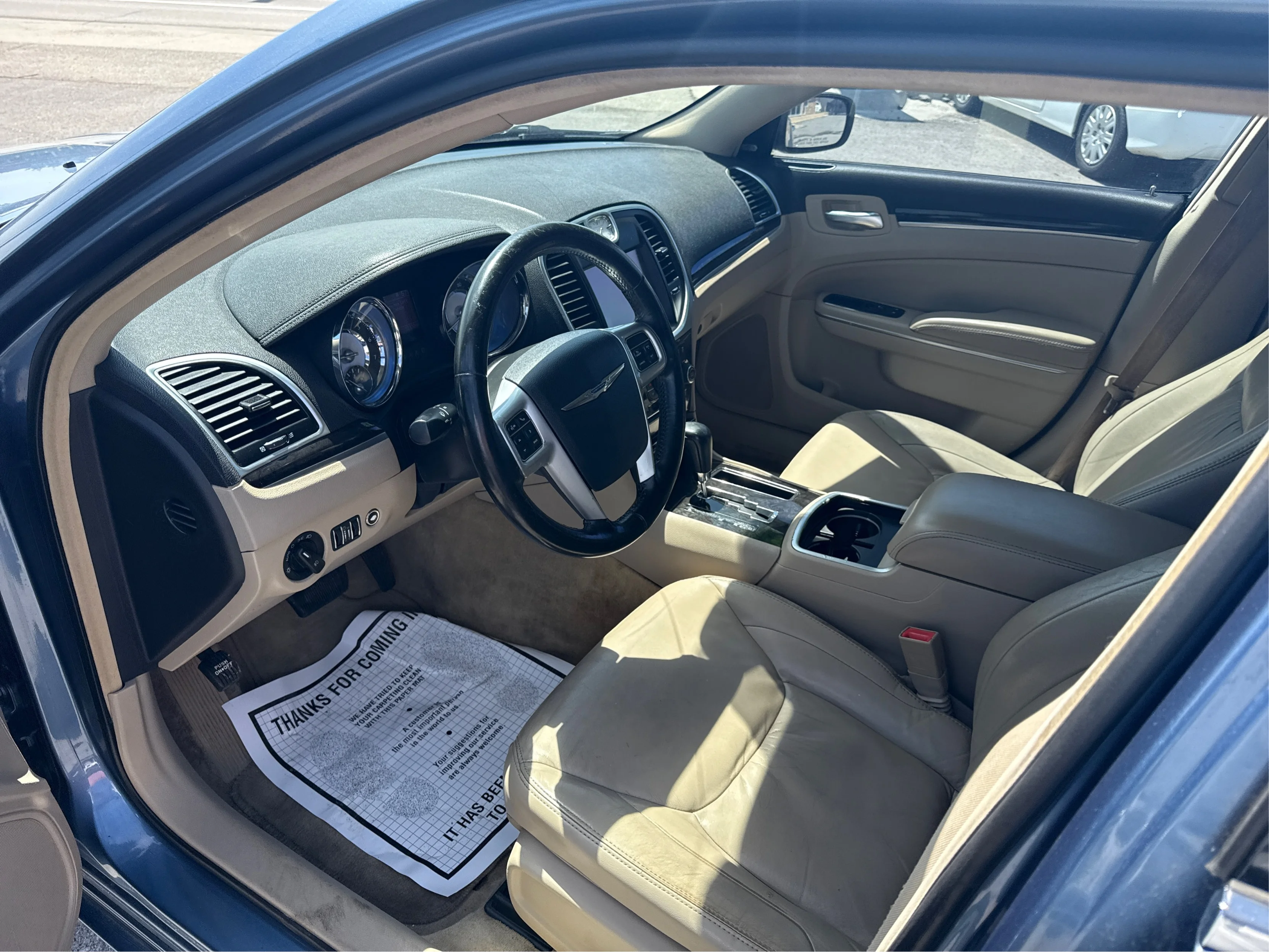 Used 2011 Sapphire Crystal Met Chrysler Limited image 9