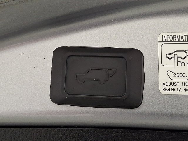Used 2018 Silver Toyota XLE image 39